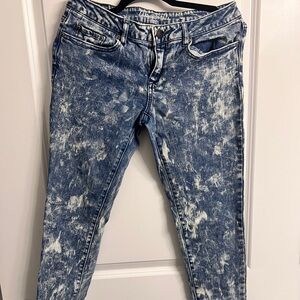 Aeropostale skinny blue Jean with white. Size 10
